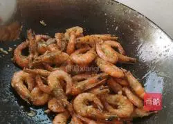 Illustration of how to make salt and pepper shrimp 5