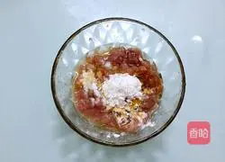 Illustration of how to make shredded mustard pork 2