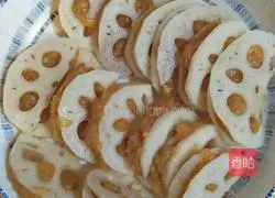 Illustration of how to make steamed chicken breast and lotus root clips 6