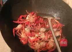 Spicy Illustration of how to make crayfish 3