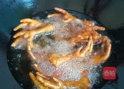 Illustration of how to make tiger skin chicken feet 4
