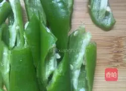 Illustration of how to make green pepper, shredded pork and zucchini 3