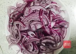 Illustration of how to make fried beef with onions 3