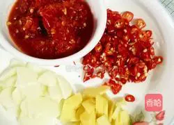 Illustration of how to make spicy and sour pickled skin 3