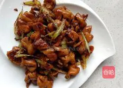Stir-fry Illustration of how to make pig intestines 4