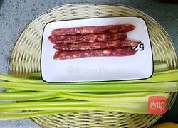 Celery Stir-fried Cantonese Sausage Illustration 1
