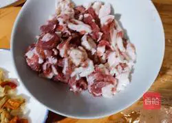 Illustration of how to make fried fish noodles with shredded pork 2