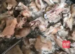 Illustration of how to make Braised Pork Knuckles 1