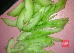 Illustration of how to make lean cucumber meat 2