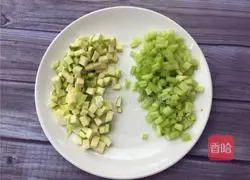 Illustration of how to make diced celery meat 2