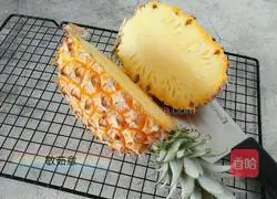 Illustration of how to make pineapple sour pork 1