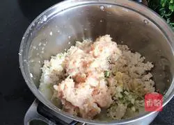 Illustration of how to make winter melon meatballs 11