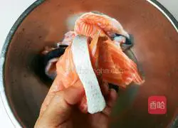 Illustration of how to make white wine salmon bones 1