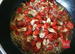 Illustration of how to make spicy crayfish tail 10