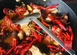 Illustration of how to make spicy pork belly and fried lobster 4