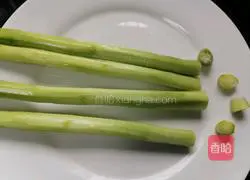 Illustration of how to make asparagus and fried meat slices 2