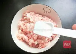 Illustration of how to stir-fry minced meat with chives and moss 6