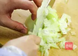 Children's version of fried pork ribs, with a strong apple aroma! Illustration of how to do it 6