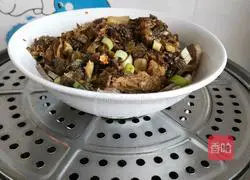 Illustration of how to make pork with pickled vegetables 4