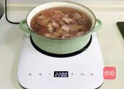 Illustration of braised pig trotters with red fermented rice 2