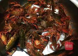 Illustration of how to make spicy crayfish 2