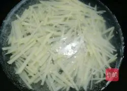 Illustration of how to make vinegar-coated potato shreds 4