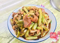 Illustration of how to make fried beans and meat 11