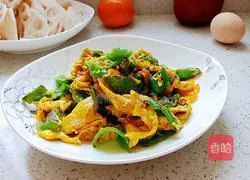 Illustration of how to make fried eggs with green pepper 11