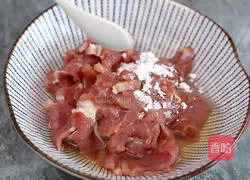 Illustration of how to make tender and smooth boiled meat slices 2