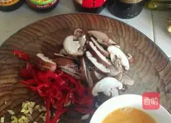 Mushrooms and scrambled eggs Illustration of how to do it 2