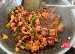 Illustration of how to make roasted pork with eggplant before serving 7