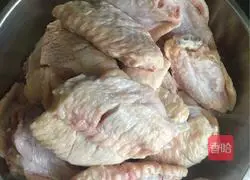 Illustration of how to make tomato sauce chicken wings 1