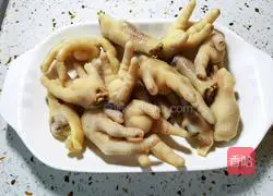Illustration of how to make spicy chicken feet 3