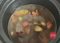 Illustration of braised pig's trotters 4