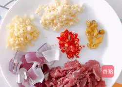 Illustration of how to make fried yellow beef with onions 2