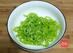 Illustration of how to fry green peppers with egg noodles 2