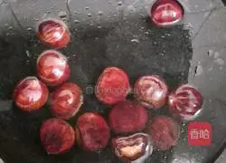 Illustration of how to make chestnut steamed pork ribs 2