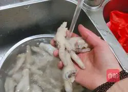 Illustration of braised chicken feet 5