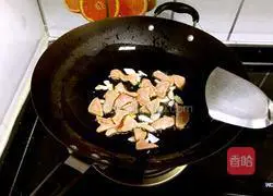 Illustration of how to make fried bacon with hot pepper 4