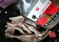 Illustration of braised duck feet 5