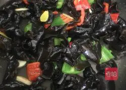 Illustration of how to make scrambled eggs with fungus 7