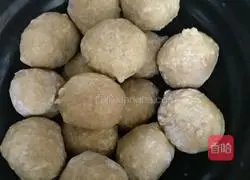 Illustration of how to make tomato beef balls 3