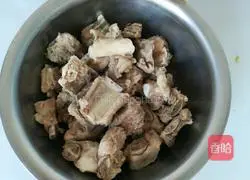 Illustration of how to make sweet and sour pork ribs 1