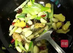 Illustration of how to make spicy crayfish 3