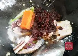 Illustration of how to make spicy boiled fish 5