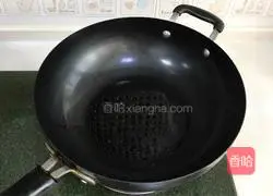 Illustration of how to make stir-fried river shrimp with leeks 3