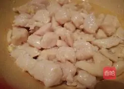 Illustration of how to make spicy stir-fried diced chicken 5