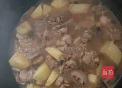 Illustration of how to cook chicken legs stewed with potatoes 4