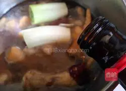 Braised Chicken Illustration of how to make claws 9