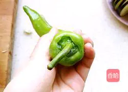 Illustration of how to make fried green pepper 3